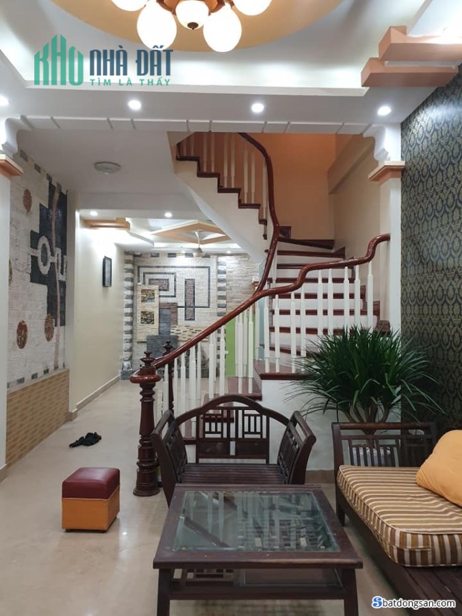 Cần bán gấp nhà Mặt ngõ Hào Nam giá 5.95 tỷ, 43m2, MT 6m, căn góc