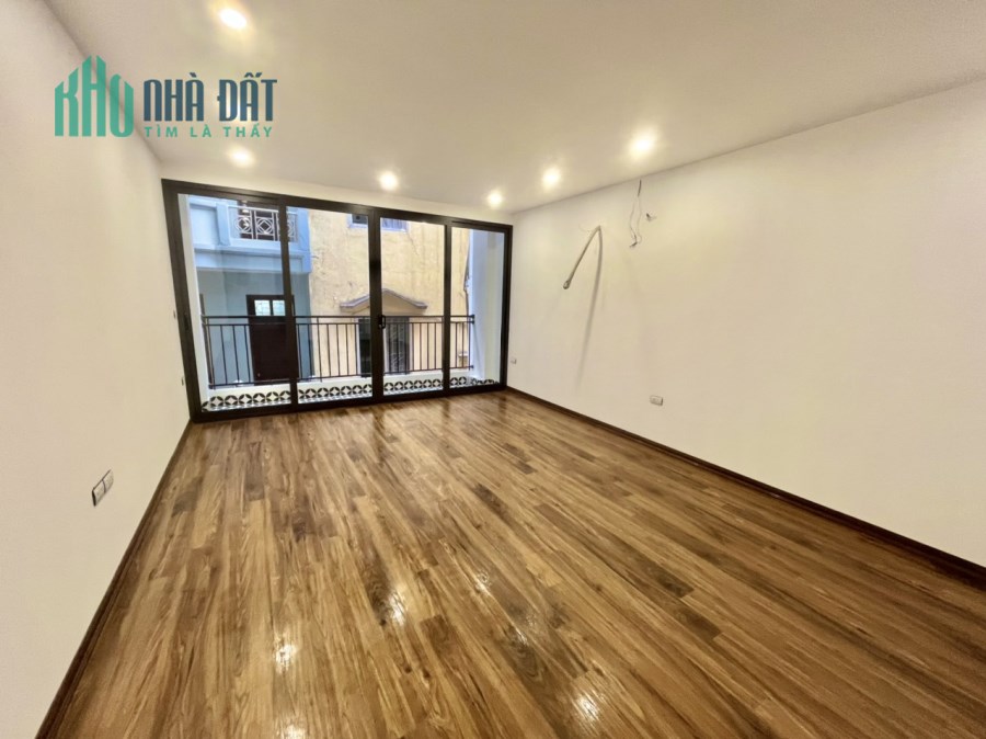 Bán nhà chính chủ ngõ 173 Hoàng Hoa Thám dt 40m2 x 5 t giá hơn 5 tỷ