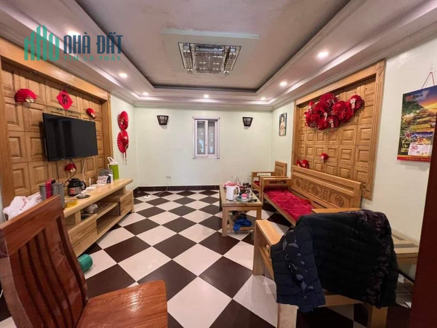 Mặt đường đôi Trung Kính đoạn đẹp nhất gần ĐSQ Mỹ 46m2 chỉ 21.99 tỷ. LH 0989.62.6116