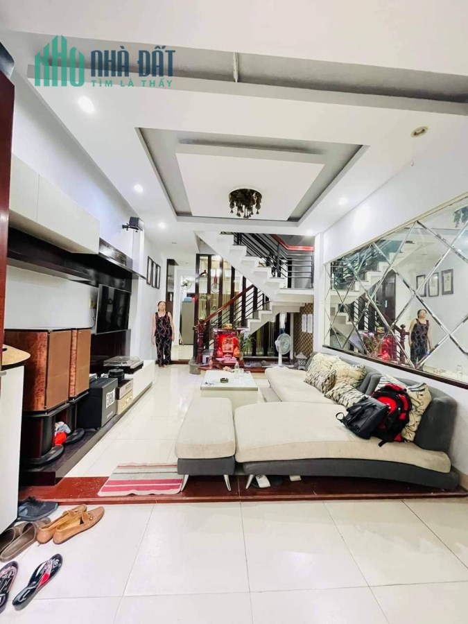 Bán nhà Tân Phú HXH thông, 75m2, ngang hơn 4m, gần chợ vải, nhỉnh 5 tỷ.
