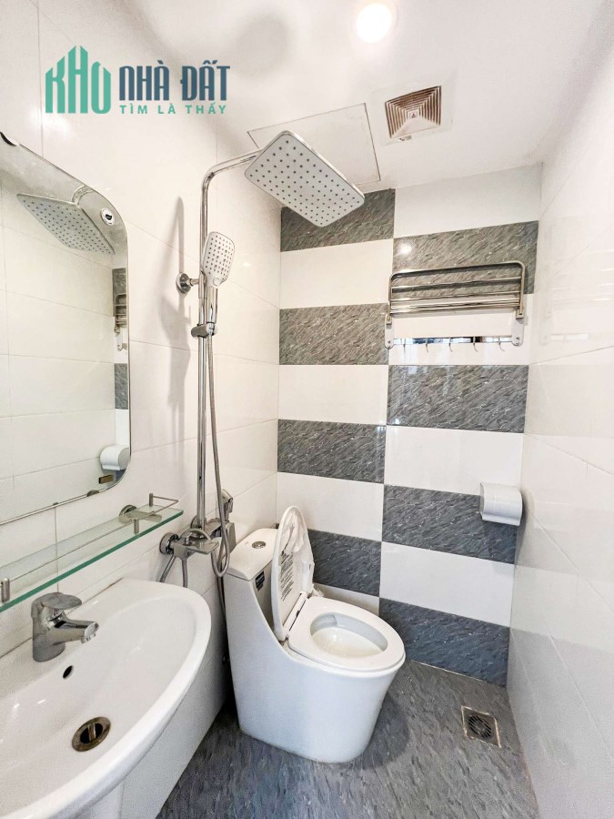 Bán nhà Ô Cách, vị trí trung tâm, 37m2x 4 tầng, 3.1 tỷ
