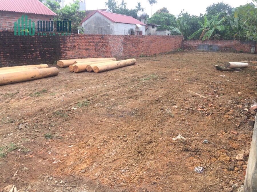 Bán gấp 240m2 sát trục chính thôn 5 Phú Cát giá 13tr/m. LH: 0977234623