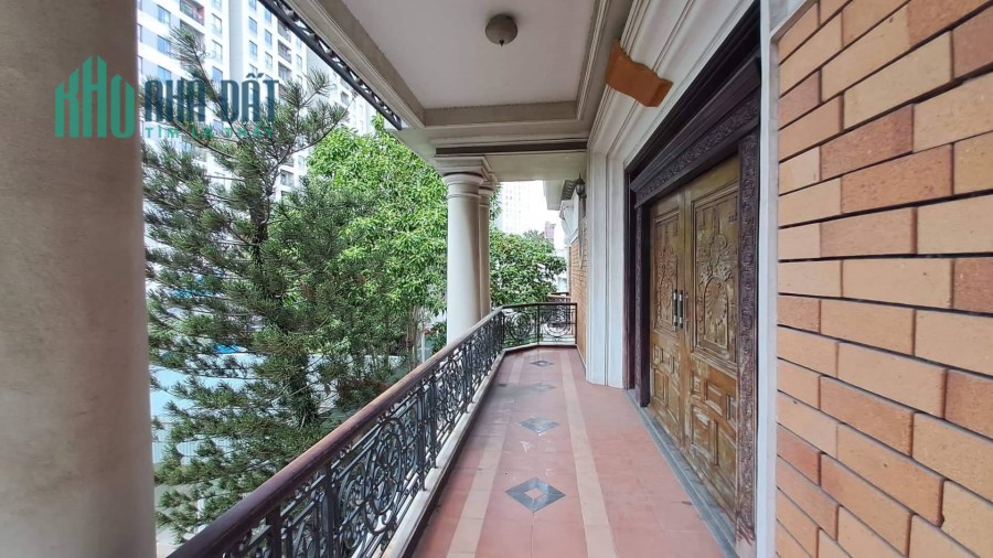 Bán gấp Biệt thự 1300m2 4  tầng ngang khủng24m dài60m chỉ 125 tỷ TL mạnh, khu Thảo Điền Q2
