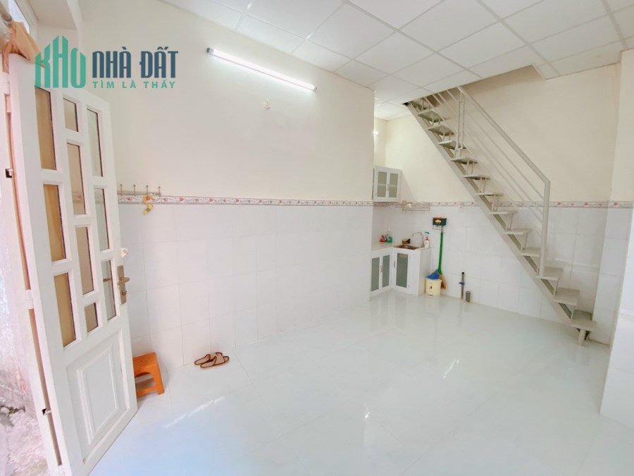Bán nhà nhỏ Quận Phú Nhuận, vị trí đẹp giá rẻ.