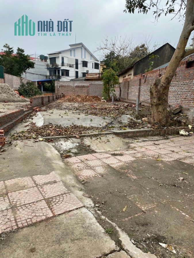 Cho thuê mặt bằng kinh doanh. DT 233m2, 2 mặt đường trước sau giá 7tr/tháng.Liên hệ: 0986.454.393