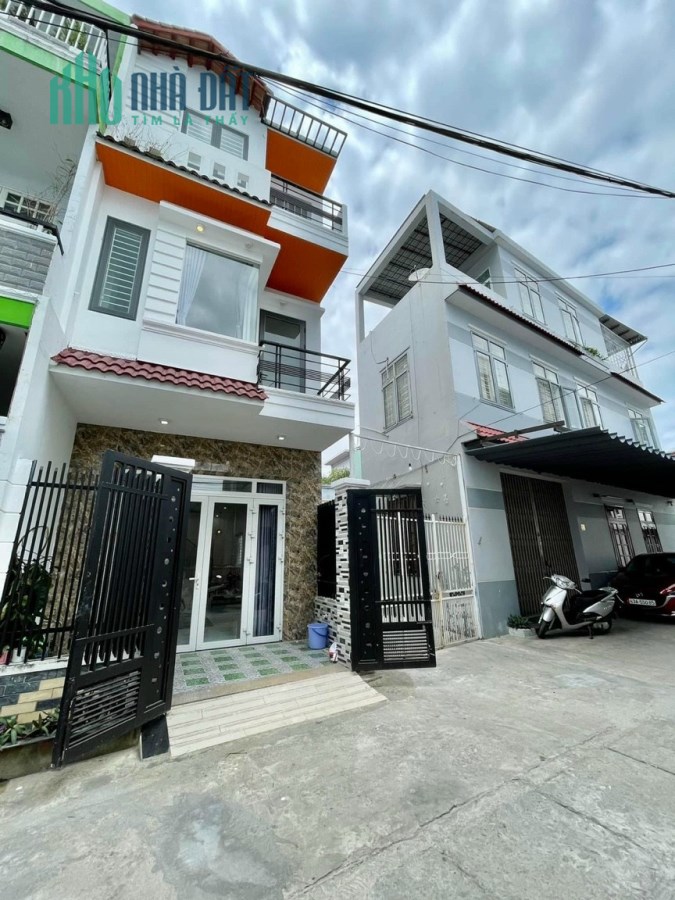Nhà hiếm trong tháng, Diện tích khủng, 3 tầng, ô tô đổ cửa, q. Hải Châu, 4.5 Tỷ