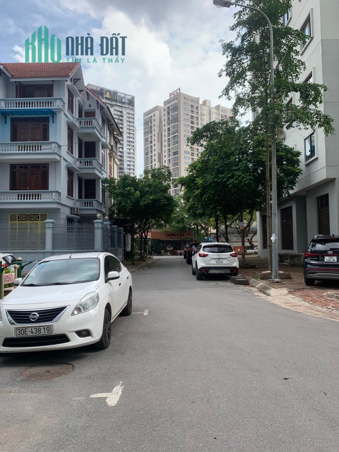 Căn đẹp nhất, tặng nội thất , chung cư Trần Bình 2 ngủ , 2WC giá 2.5 tỷ