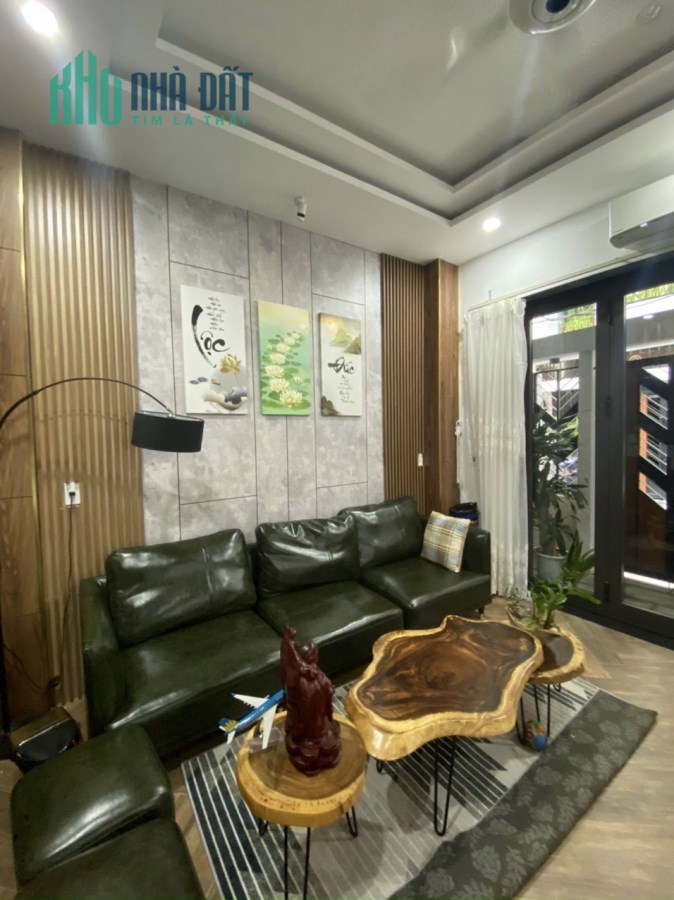 Bán nhà Hoàng Diệu 4 Tầng, 200m2 sàn, giảm 500tr, TT Hải Châu, gần Cầu Rồng, nhỉnh 4 tỷ, 0932773558