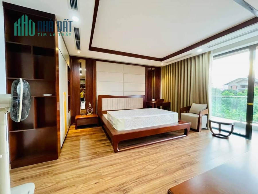 Bán nhà MẶT PHỐ Chùa Láng sầm uất, 90m2, MT 4.5m, 17 tỷ; LH 0898599969