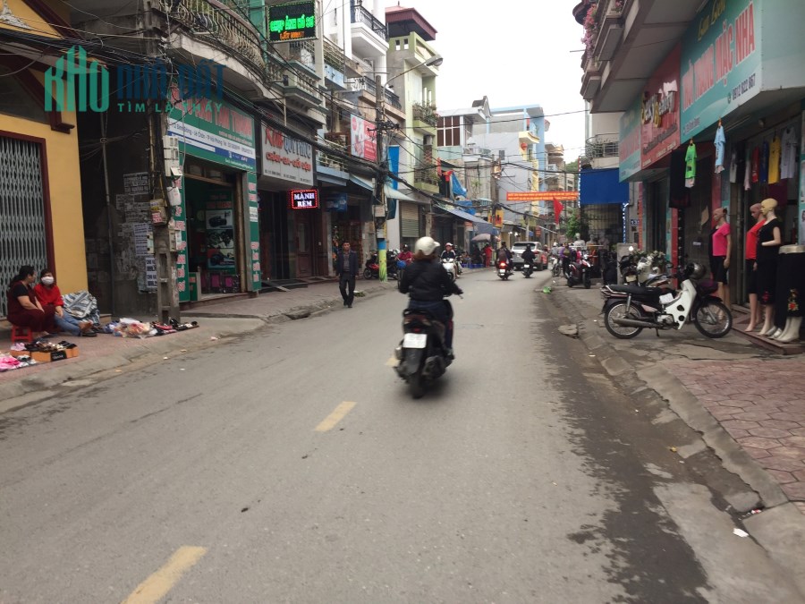 Cho thuê nguyên căn 4 tầng mặt đường Đình Đông, Giá 19 triệu/tháng