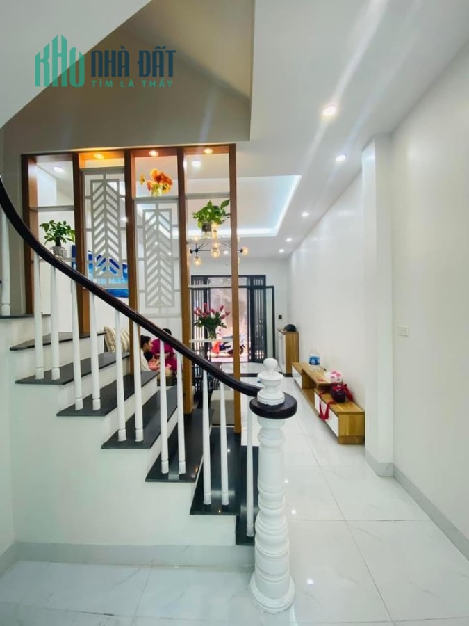Bán nhà khu PL Phố Trung Kính chỉ 7.2 tỷ, 40mx6T, oto vào