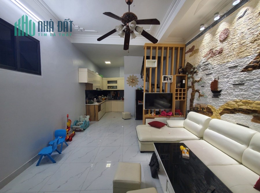 Bán nhà Cổ Nhuế, vị trí hiếm, 40m2 x 4 tầng, giá 3.1 tỷ