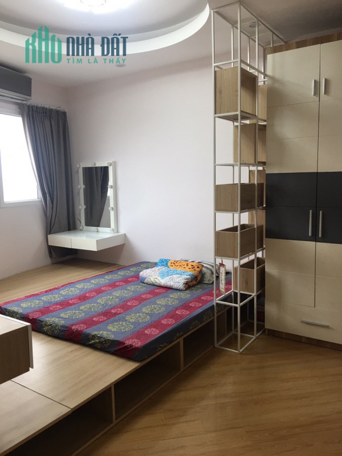 Bán gấp CHCC C7 Giảng Võ giá 6.2 tỷ, 80m2, view hồ, đẹp hiện đại