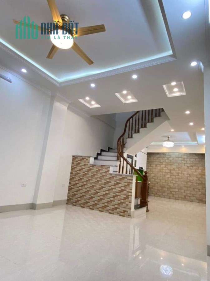 MẶT PHỐ KIM ĐỒNG, KINH DOANH, ÔTÔ TRÁNH, VỈA HÈ RỘNG, 11 TỶ.Gọi 0975149605.
