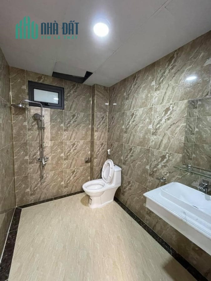 Cần bán nhà ngõ 269 Lạc Long Quân giá 4.15 tỷ, 35mx5 tầng, Mới Đẹp