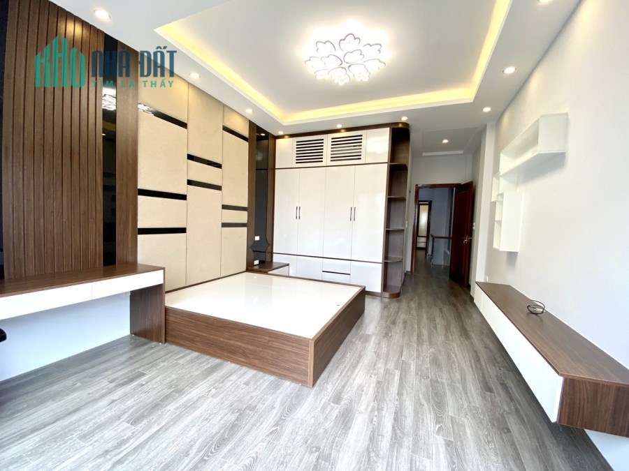 Bán nhà riêng 5 tầng, thang máy, diện tích 45m quận Long Biên