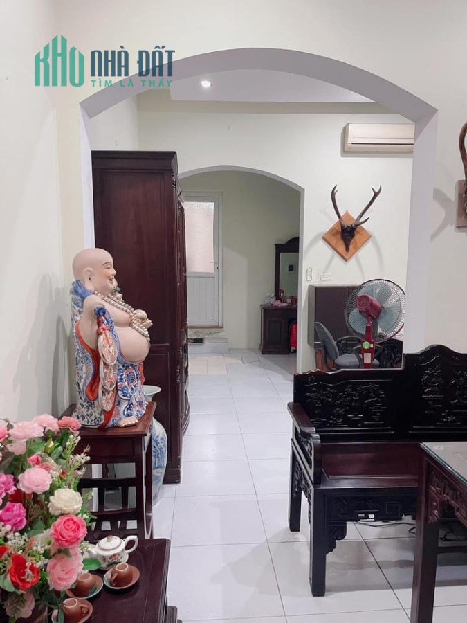 Bán nhà phố Ngọc Lâm, kinh doanh, ô tô,  93m2, 3 tầng, mặt tiền 5.4m, giá 15.2 tỷ Long Biên.