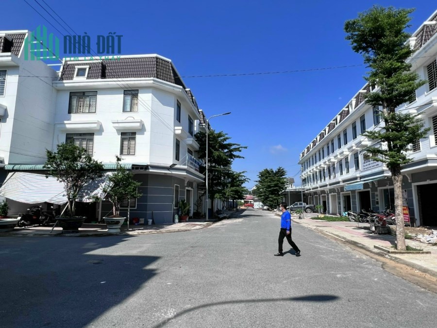 Chính chủ cần bán căn nhà Tân Uyên, Ngay chợ Hội Nghĩa 1 trệt 2 lầu
