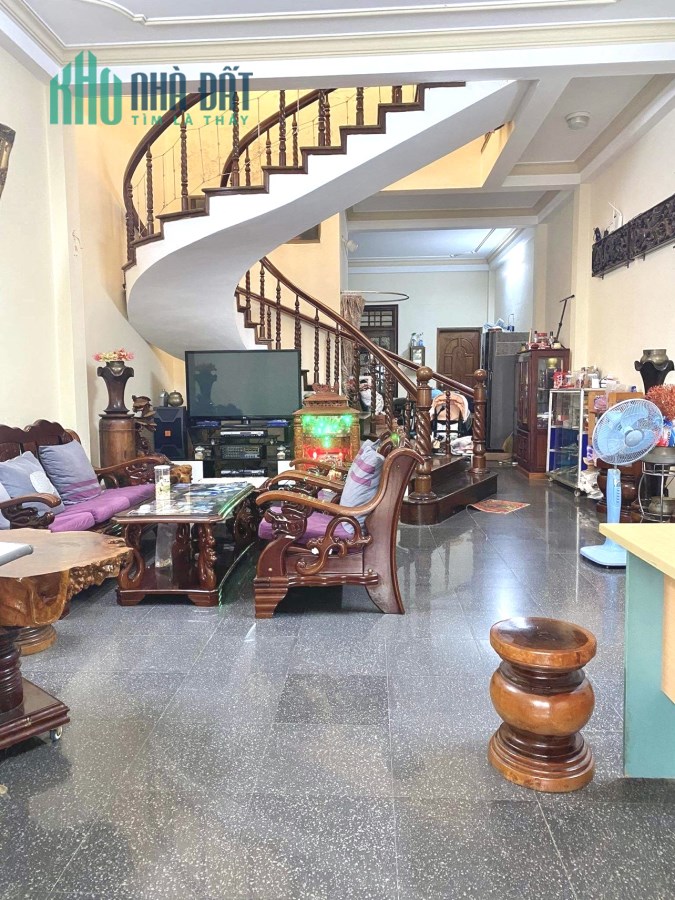 Bán nhà trung tâm Hải Châu - 106m2 - Kiệt xe tải - Ô tô ngủ trong sân - chỉ 5.x tỷ - 0777568901