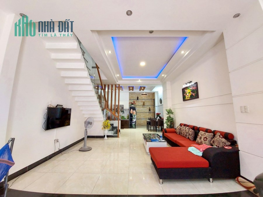 BÁN NHÀ HIẾM, bồn binh Nguyễn Hữu Thọ, Ô TÔ ngủ trong nhà, chỉ nhỉnh 4 tỷ, Ở NGAY.
