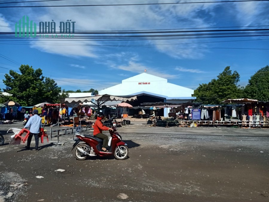Xinh chào, Tấn giới thiệu đến anh chị một lô đất 31m ngang và sâu 70m, đầu tư tốt.