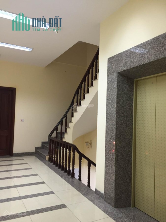Cho thuê nhà MP Trần Nhân Tông 235m x  8 tẩng nổi, 1 hầm, MT 7m, có thang máy , PCCC, Giá 450 triệu