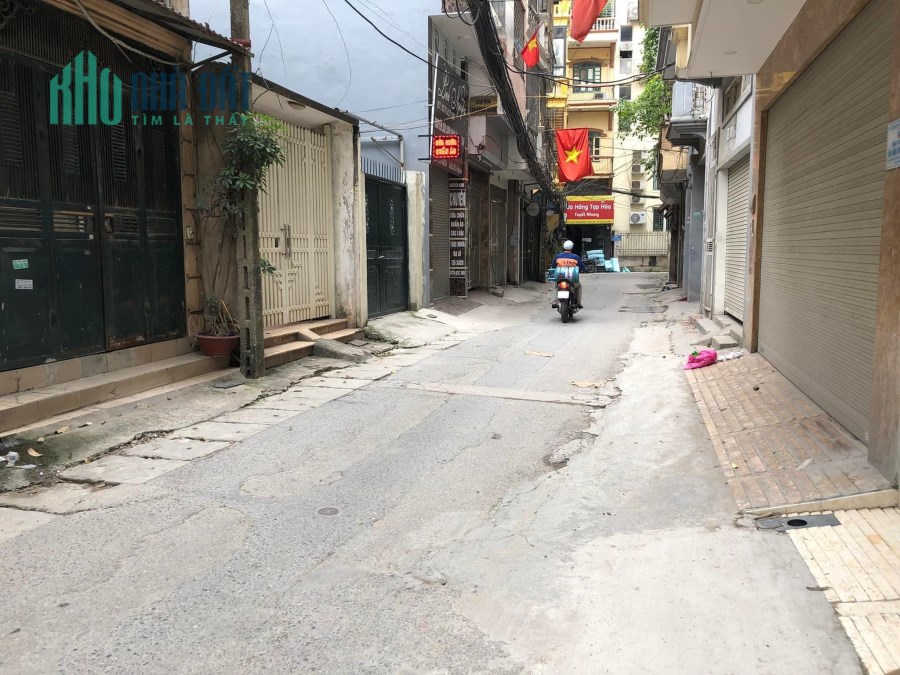 Bán nhà phố Giáp Nhất, 60m2x 3Tầng, Ôtô đỗ cửa, Kinh doanh,2 mặt thoáng, giá 6,9tỷ.0969693855