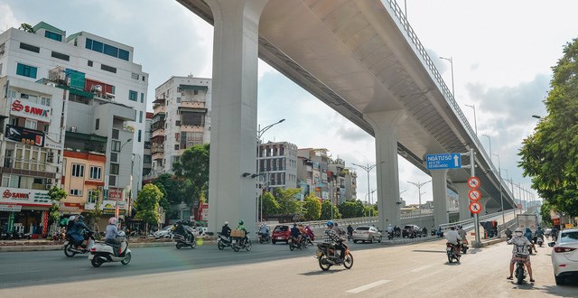 Bán nhà mặt phố Trường Chinh, Thanh Xuân, vỉa hè rộng, 200m2, MT: 8m. Giá 68 tỷ