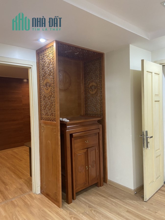 Căn hộ tập thể Quỳnh Mai ( tầng 3) giá 1,25 tỷ, 37m2, NT nguyên bản