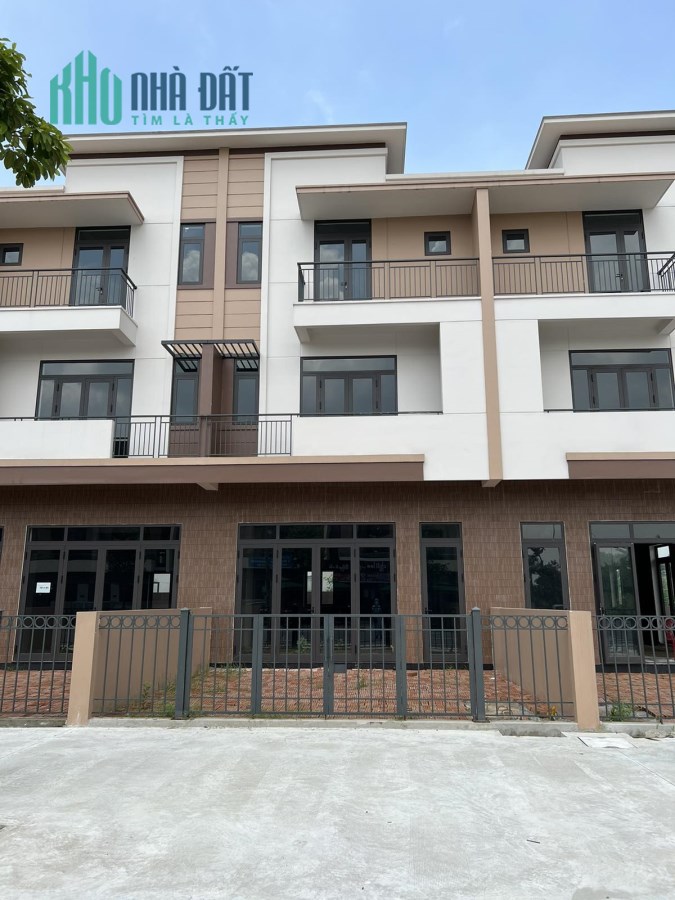 Chỉ 60tr 1m2 sở hữu ngay nhà phố Centa Vsip 3 tầng đường lớn