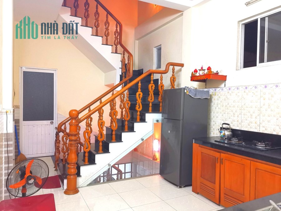 Bán nhà 2/9 q. Hải Châu, LÔ GÓC, Ô tô, 75m2x3T, chỉ 4.x tỷ, 0777568901