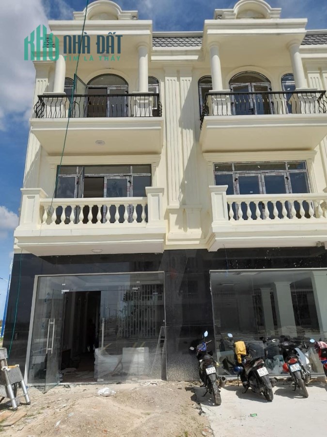 Chỉ còn 20 căn nhà phố 1 trệt 2 lầu,đường 25m ngay KCN Bàu Bàng, giá 2.9 - 3.1 tỷ, TT chỉ 1,2 tỷ