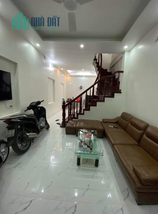Bán nhà Cầu Giấy trung tâm quận Cầu Giấy xe con đậu cửa 41m2 X4 tầng  giá 6,5 tỷ