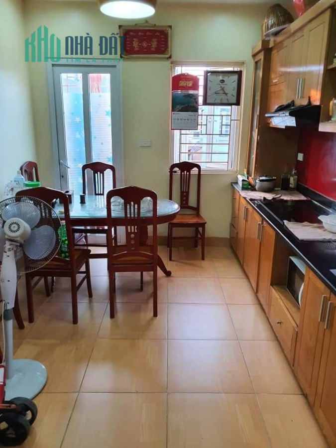 Gia đình bán gấp Nhà mặt ngõ Hai Bà Trưng giá 5 tỷ,  25m x 4T , ở luôn