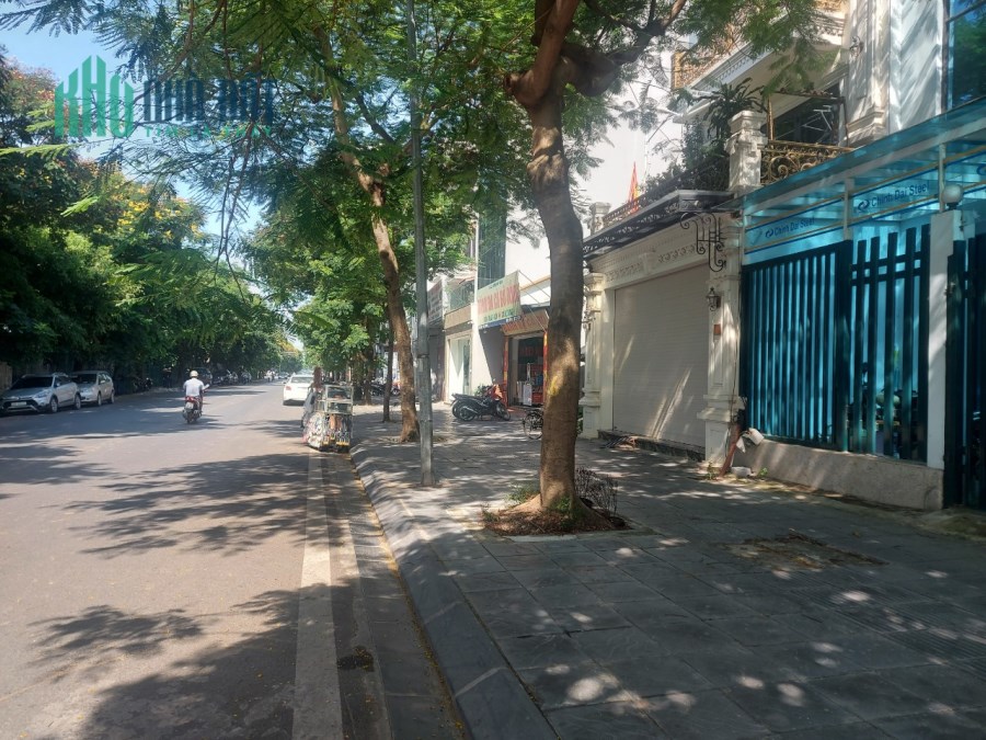 Bán đất nền mặt phố Nguyễn Văn Cừ, Long Biên 96m, mặt tiền 6m.
