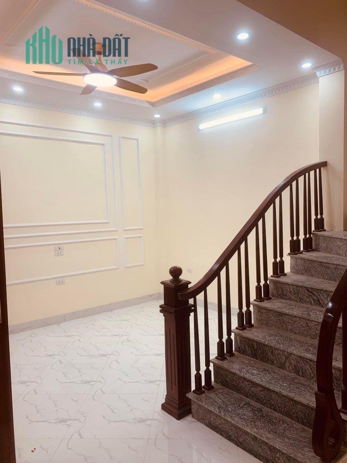 Bán nhà Chu Huy Mân 30m2, 4.5 tầng, mặt tiền 5n, giá 3.35 tỷ Long Biên.