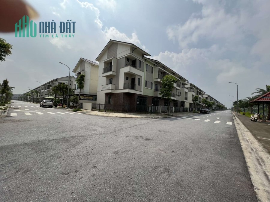 Bán căn góc 2 mặt tiền đường lớn giá chỉ hơn 6 tỷ Centa City Vsip