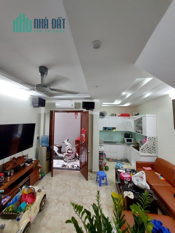 Bán nhà Nguyễn Văn Cừ 31/55m2x5 tầng, mặt tiền 4.7m, giá 3.9 tỷ Long Biên