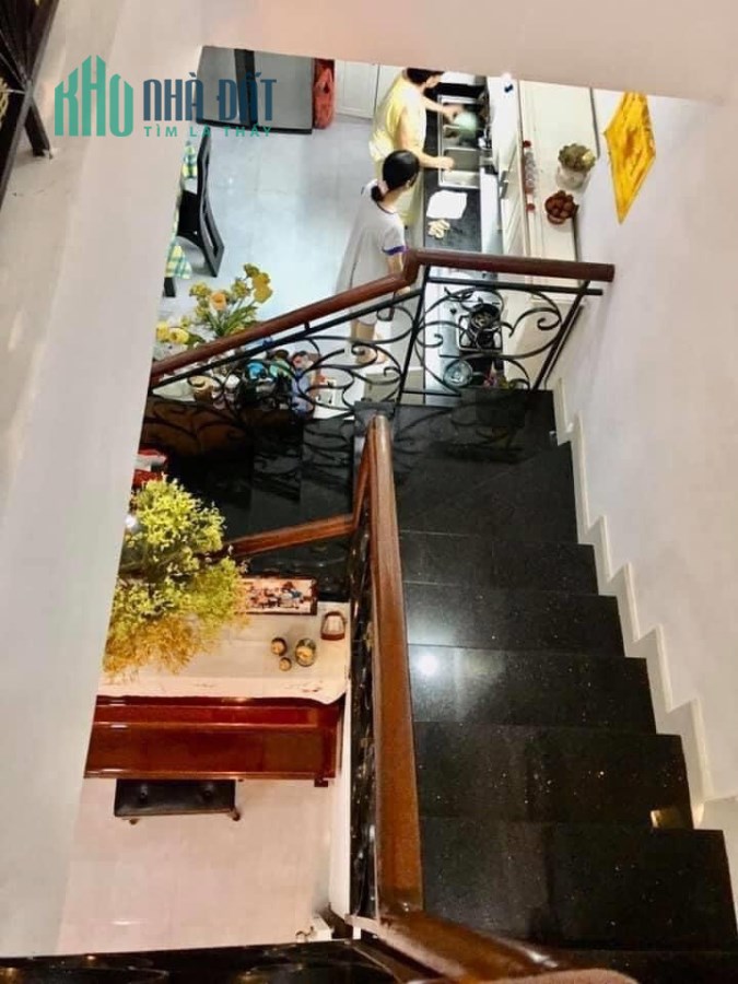658 Cách Mạng Tháng 8, P.Lô nhà lô góc Oto ra vào chỉ nhỉnh 13 Tỷ