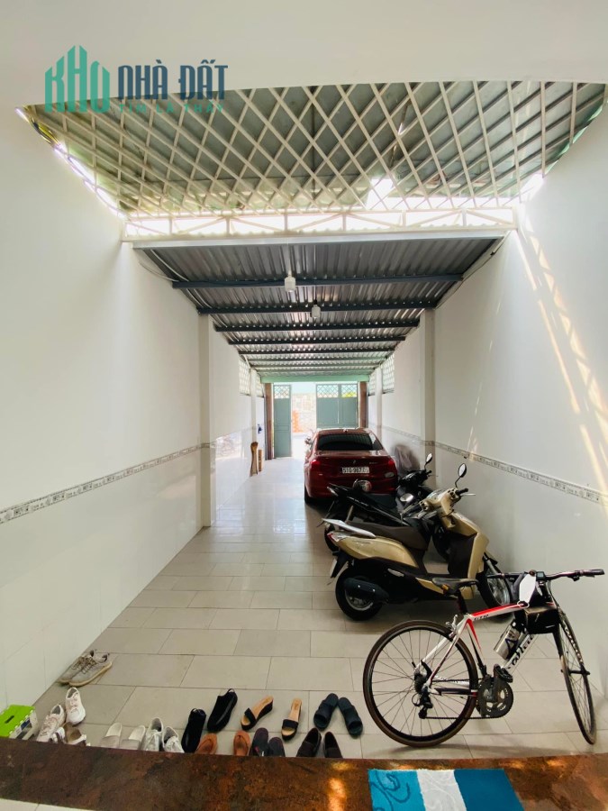 Hiếm MT Bà Huyện Thanh Quan lề đường 2M 5 tầng kinh doanh đỉnh.