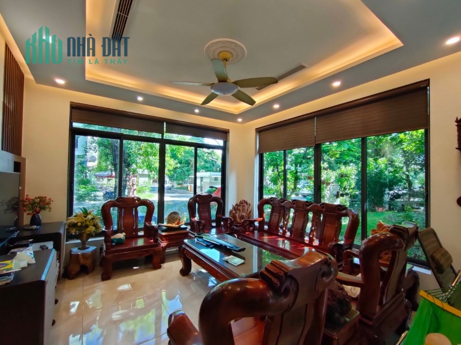 Bán nhà TRUNG KÍNH CẦU GIẤY Vỉa hè KD 3 Ô tránh, 52m2 x5T, Giá 13.6 Tỷ.