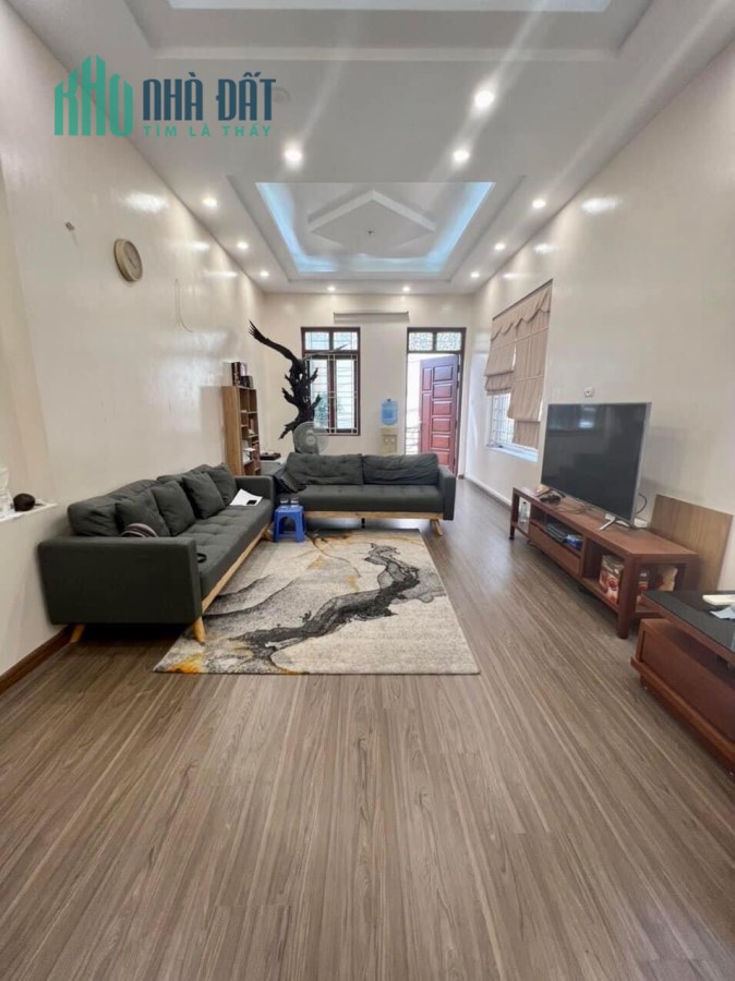 Nhà hiếm! Trung tâm quận Long biên Diện tích 66m2 với thiết kế hiện đại