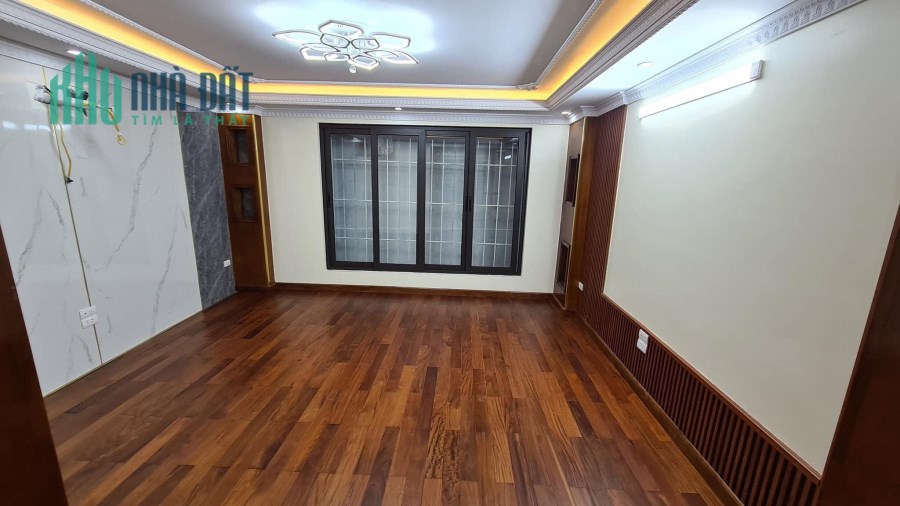 Bán gấp nhà Đầu ngõ Bùi Thị Xuân giá 6.6 tỷ, 40mx5T,Oto cách 10m