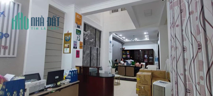 Bán Biệt Thự Nguyễn Trọng Tuyển, Tân Bình, 116m2, Ngang Khủng 8M, 4 Tầng Mới Tinh, Chỉ 25 Tỷ TL.