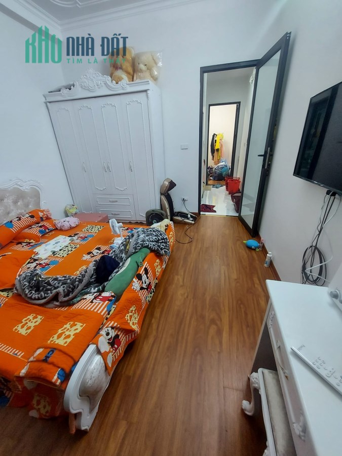 Bán Nhà Đẹp Hồng Mai Thoáng Sáng Ngõ Nông Gần Phố 40m 5 tầng giá 4.5 tỷ LH 0366165587