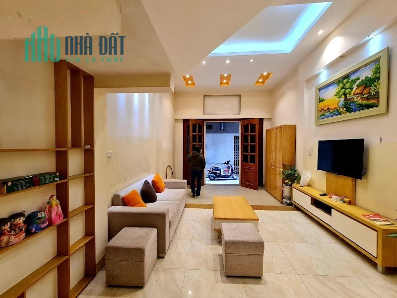 GIA ĐÌNH CẦN BÁN NHÀ XUÂN ĐỈNH, Ô TÔ, NGÕ THÔNG , 58M2, 4M CHỈ 5.8 TỶ.