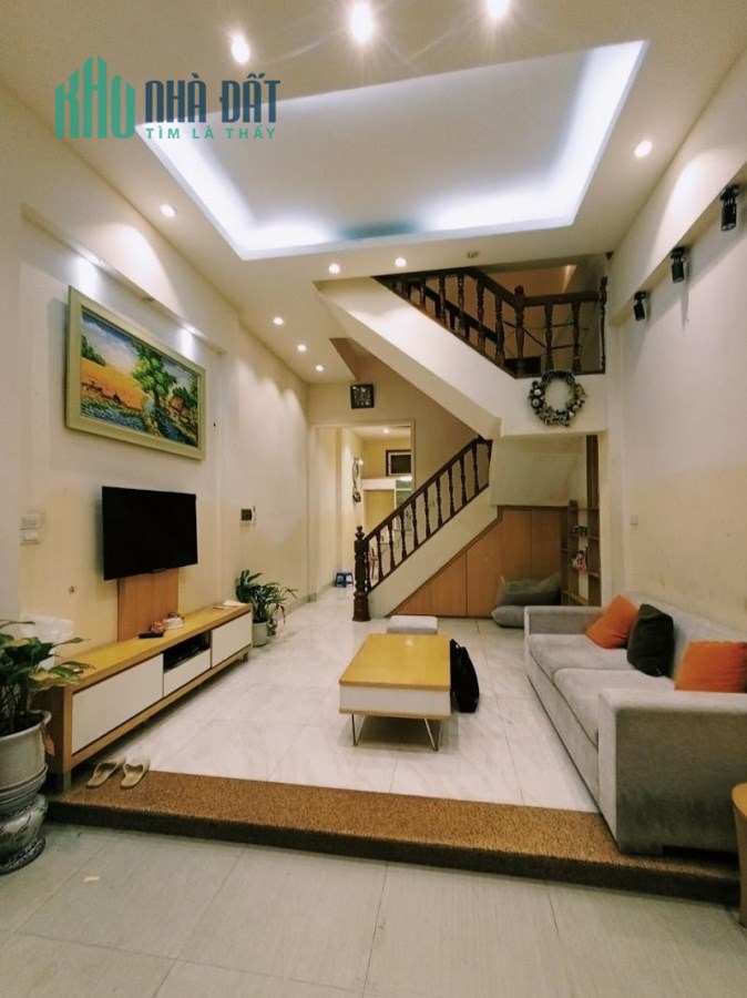 GIA ĐÌNH CẦN BÁN GẤP NHÀ XUÂN ĐỈNH, Ô TÔ, NGÕ THÔNG , 58M2, 4M CHỈ 5.8 TỶ.