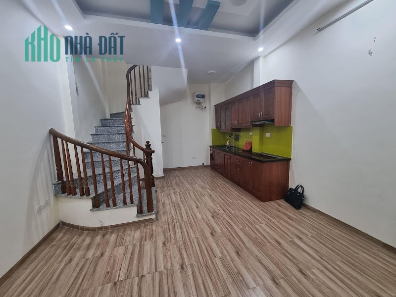 BÁN NHÀ PHỐ THUỴ KHUÊ, SÁT PHỐ, 35M2, 4M,  NHỈNH 4 TỶ.