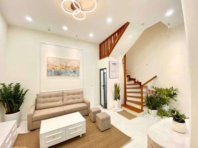 Bán nhà Tập Thể Tầng 1 Khu Nguyên Hồng 2.75 tỷ, 45m2, KD tốt