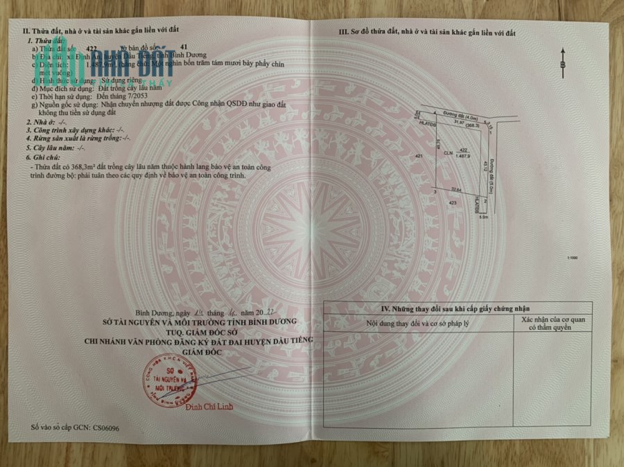 Xinh chào AC. Tấn có lô đất giới thiệu đến AC 32m ngang, 2 mặt tiền và dựa lưng núi và giáp hồ.